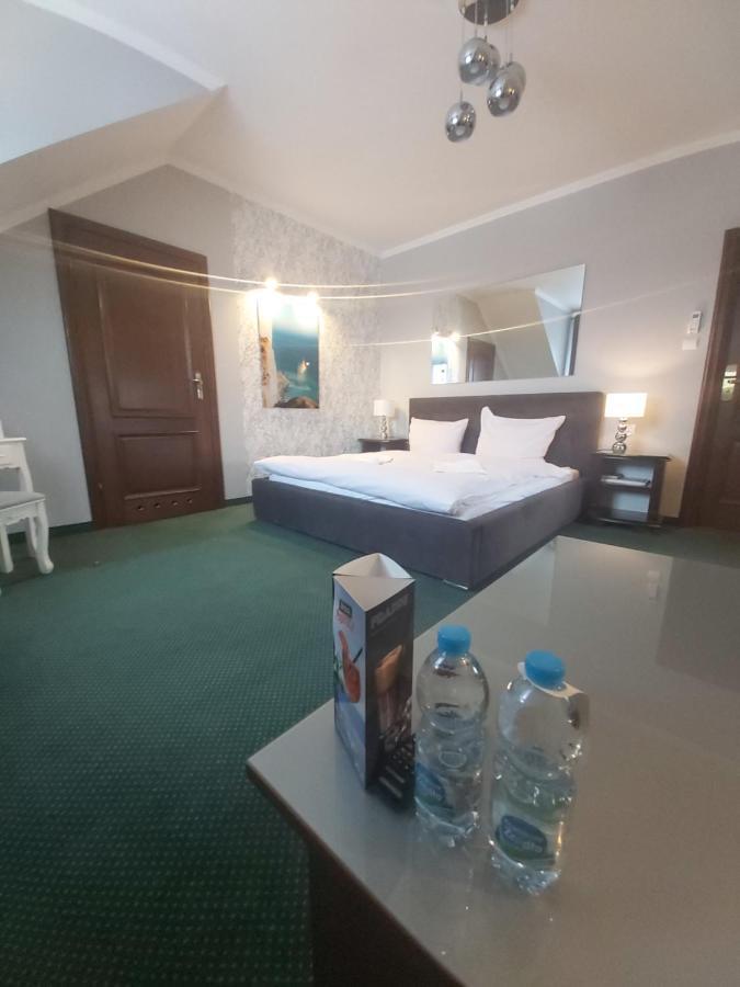 Hotel Fox Wolbórz المظهر الخارجي الصورة